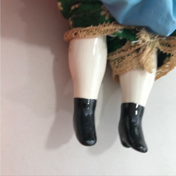 PORCELAIN AND CLOTH CHINA DOLL - Picture 4 of 8